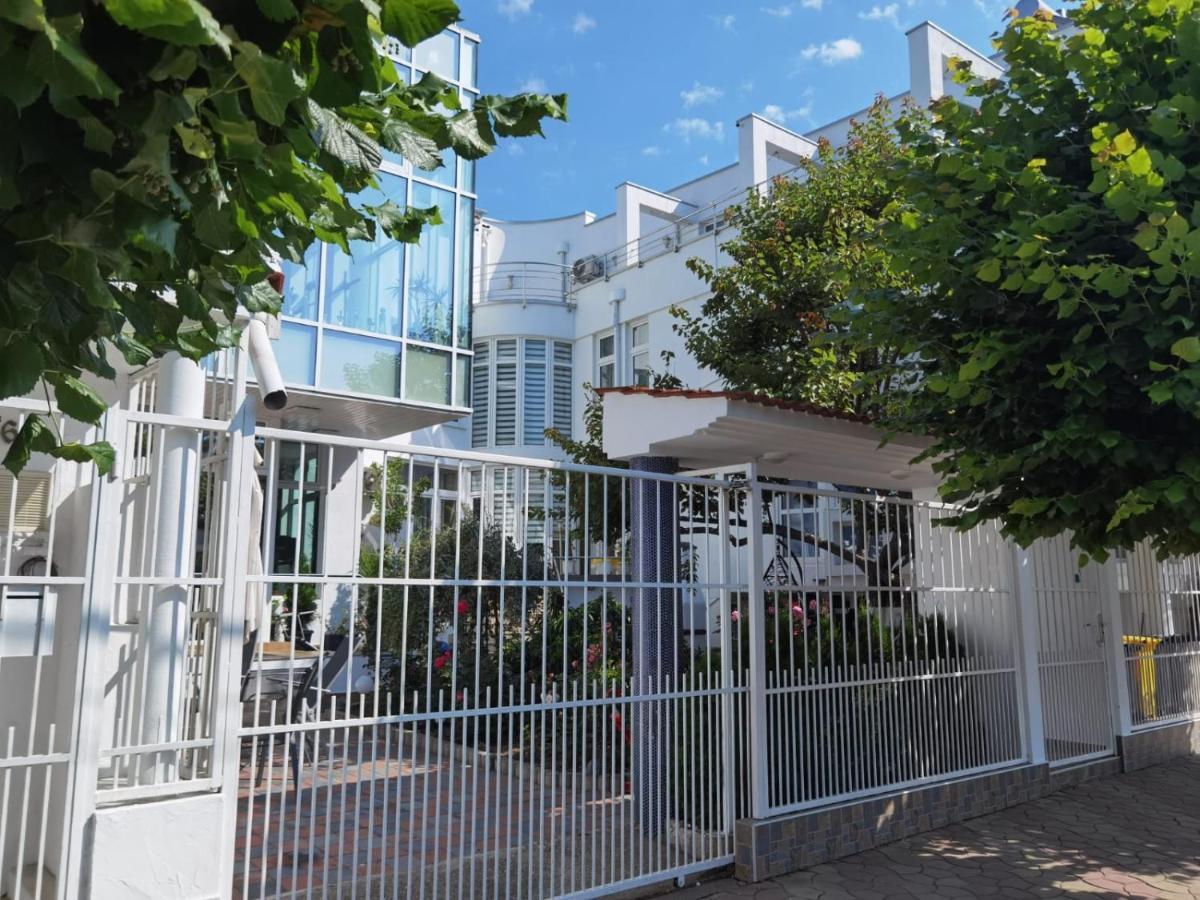 Fitness House With Garden Hotel Constanta Ngoại thất bức ảnh